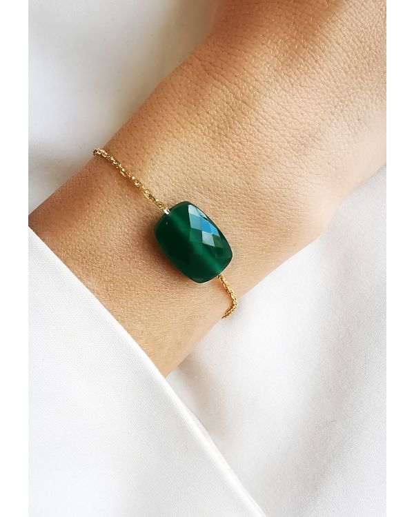 BRANSOLETKA AMULET ZIELONY ONYX WYSZLIFOWANY SZLIFEM CUSHION WYKOŃCZONY SREBRNYM ŁAŃCUSZKIEM POKRYTYM 14 K ZŁOTEM
